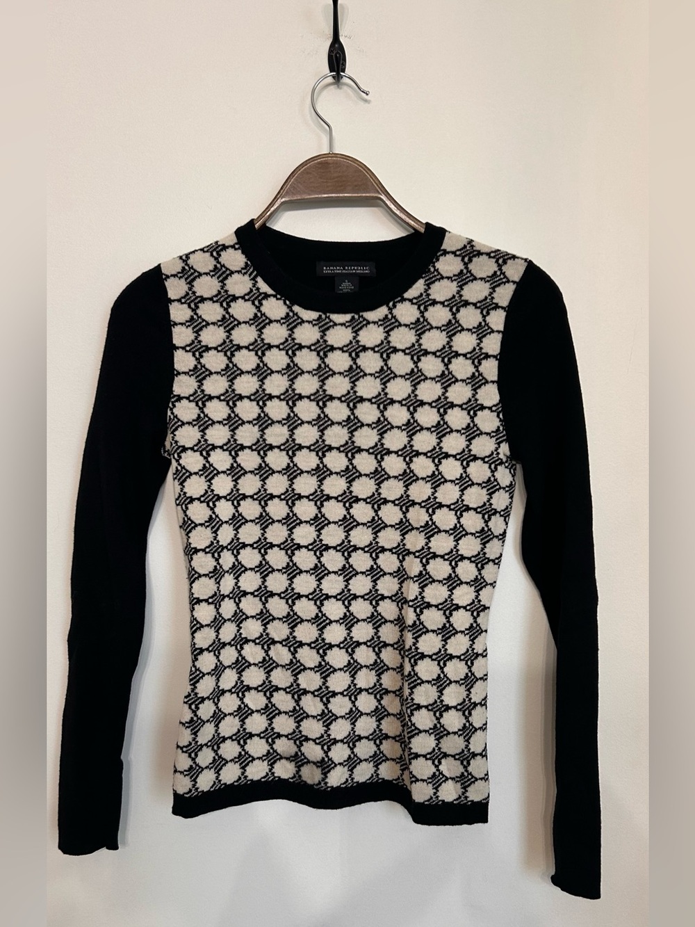 BANANA REPUBLIC 100% MERINO WOOL LIGHT KNIT CREW NECK SWEATER